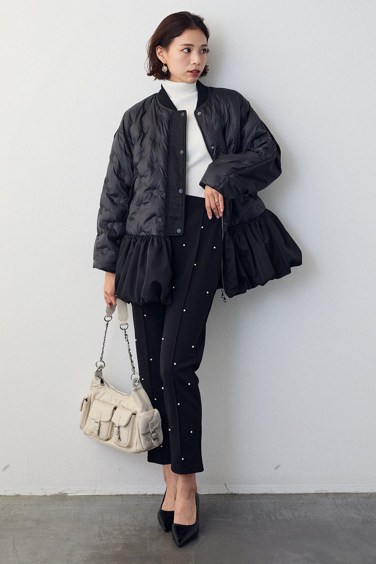 予約]ヘムギャザードットキルティング中綿フレアコート – Frene