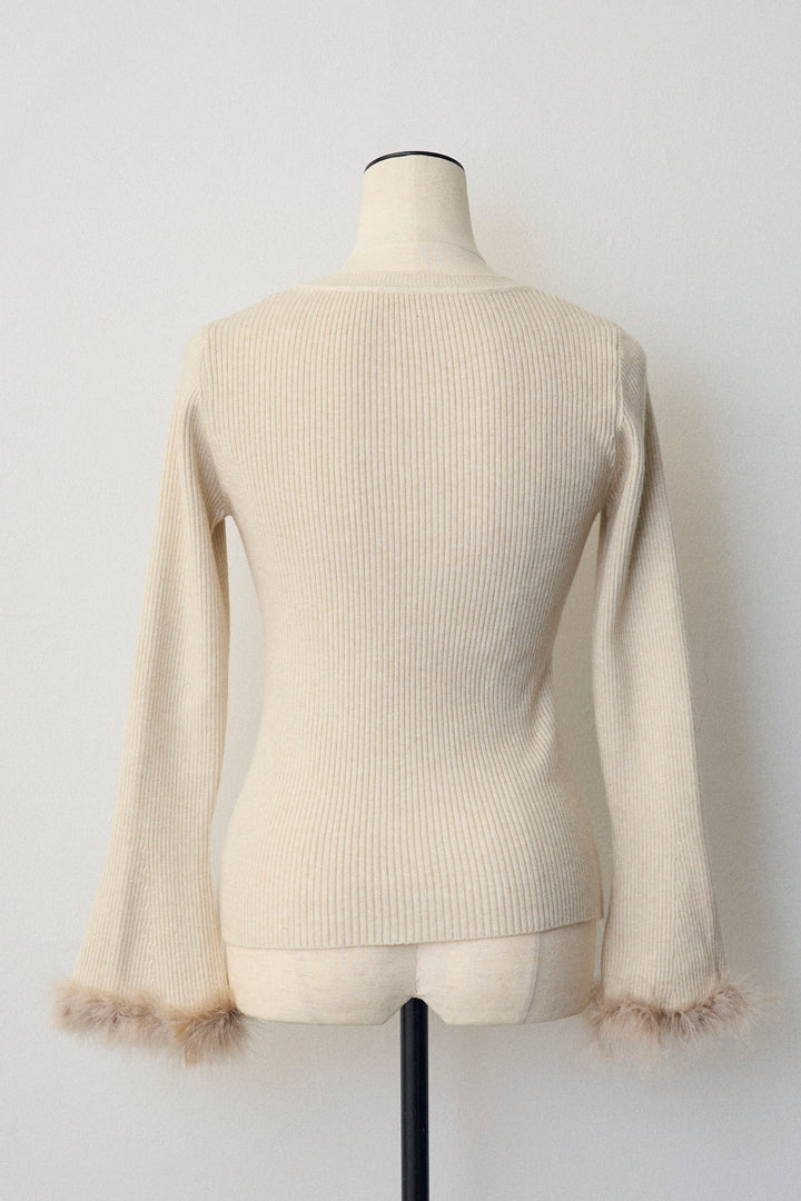 [予約]ファーフレアスリーブゴールドボタンニット