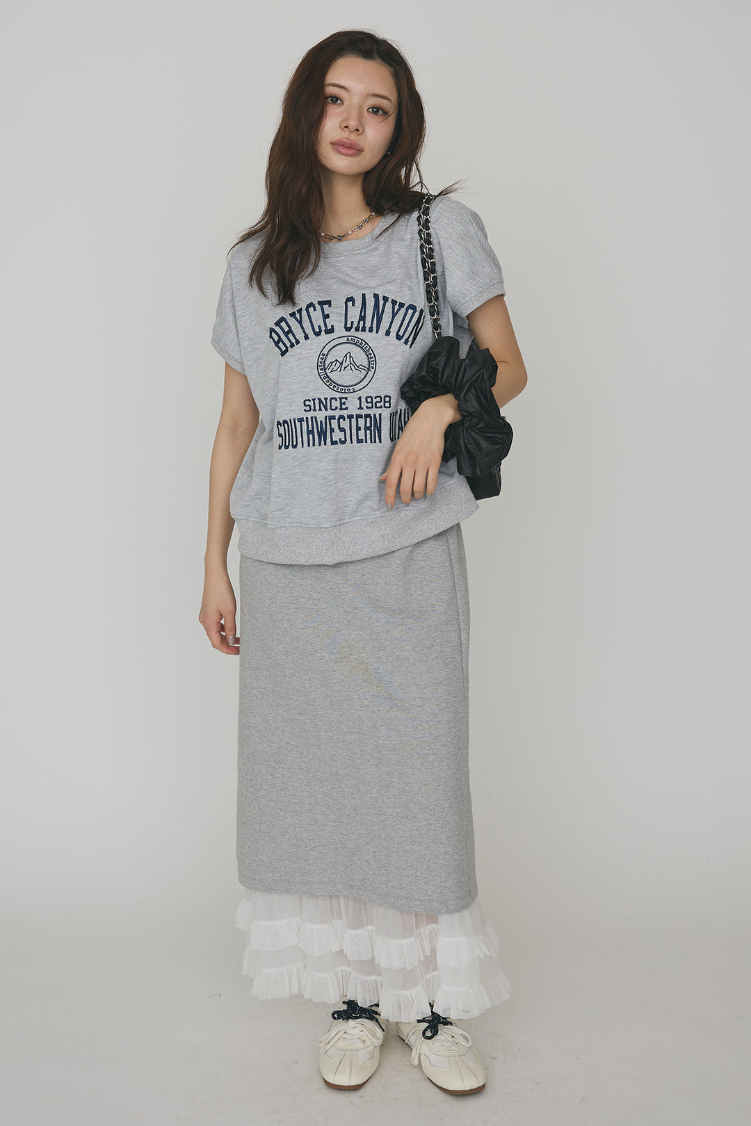 [予約/SET]ロゴ刺繍デザインリブカットT+フリルヘムスウェットスリットスカート(2set)