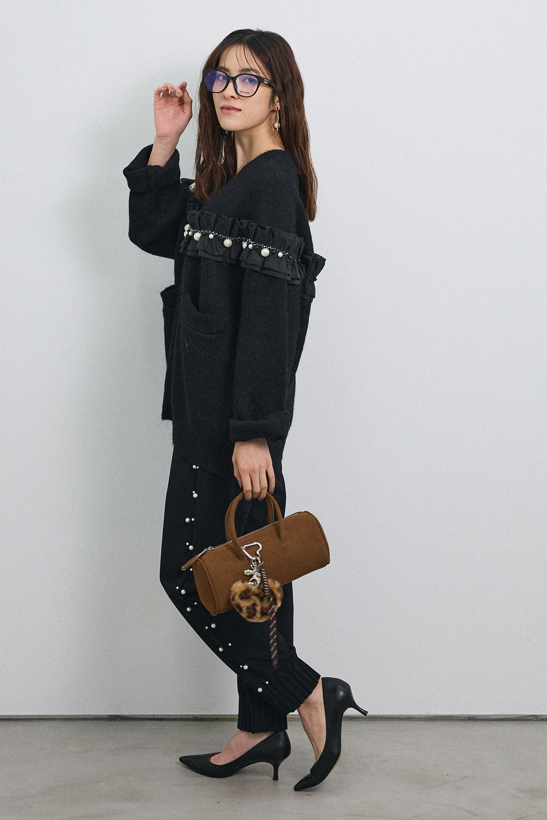 [予約/SET]フリルパールドッキングニットコーディガン+サイドパール裾タックジョガーパンツ(2set)