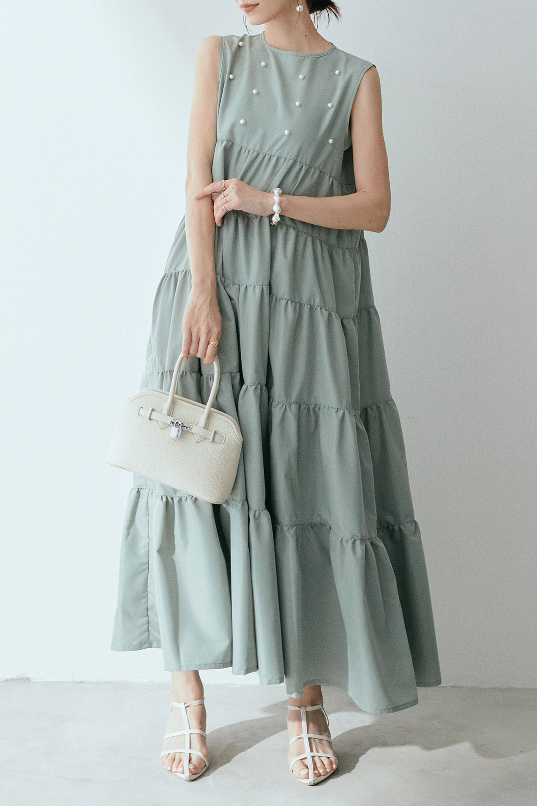 [予約]パールデザインノースリーブティアードワンピース