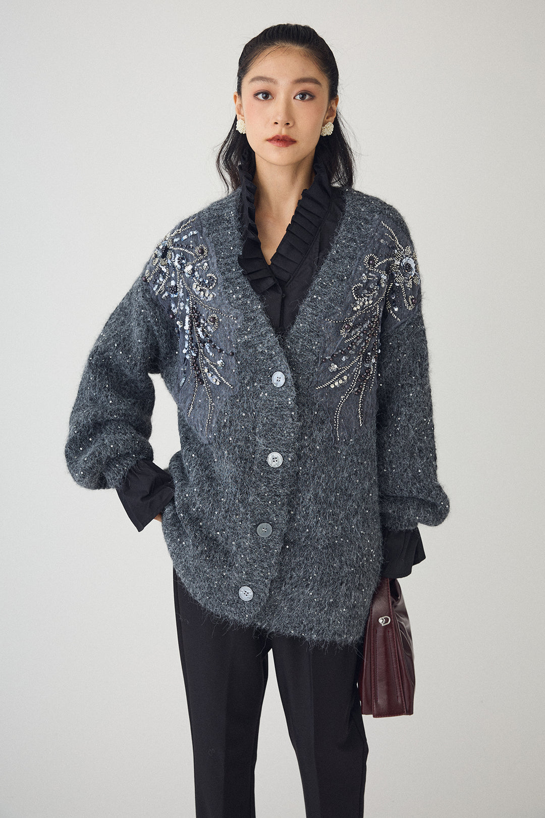 [予約/SET]ダブルプリーツカラーブラウス+ビーズフラワースパンコールシャイニーニットカーデ+タックテーパードパンツ(3set)