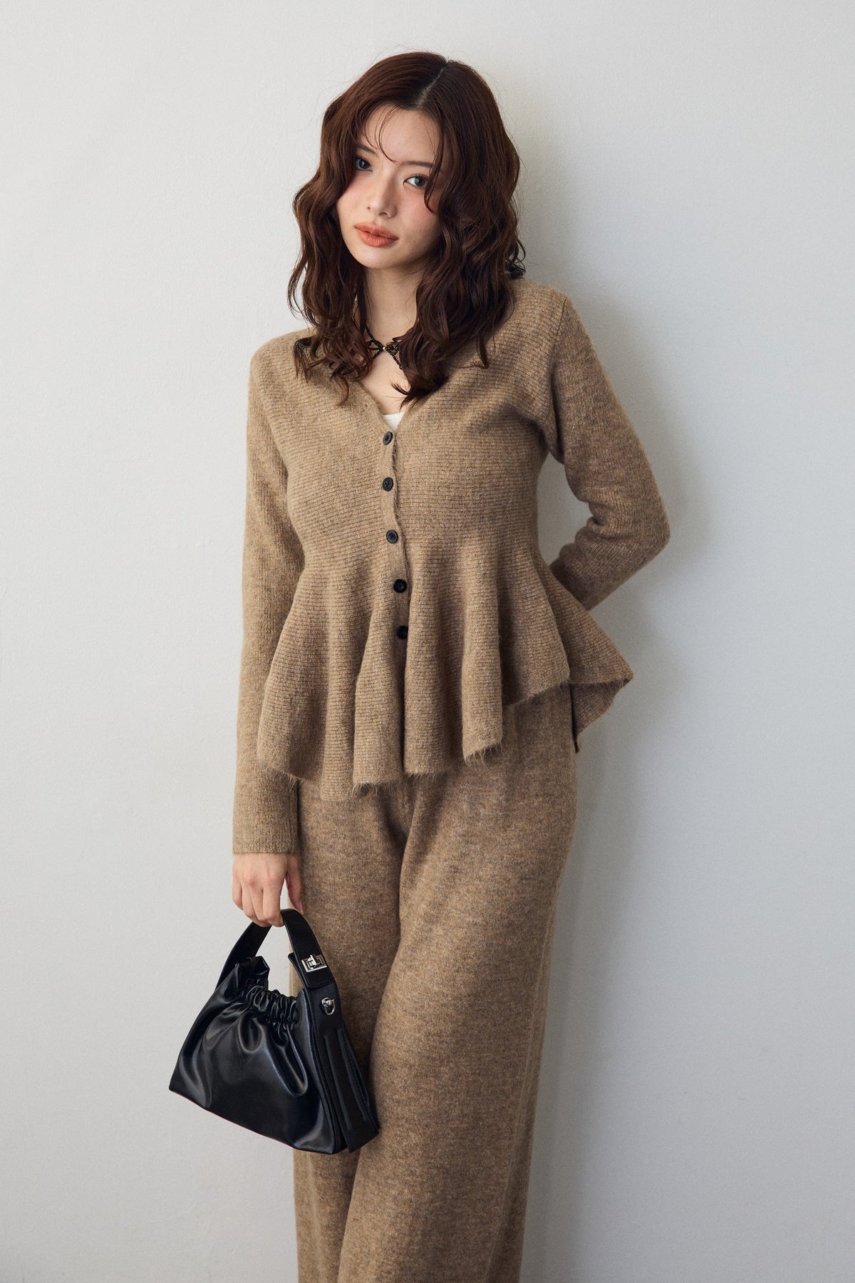 予約]美ラインペプラムニットセットアップ – Frene