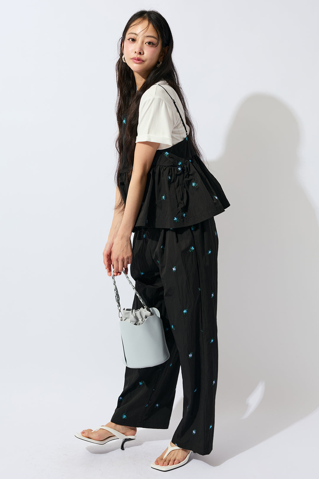 [予約/SET]ベーシック美ラインTシャツ+フラワー刺繍タフタキャミトップス+フラワー刺繍タフタストレートパンツ(3set)