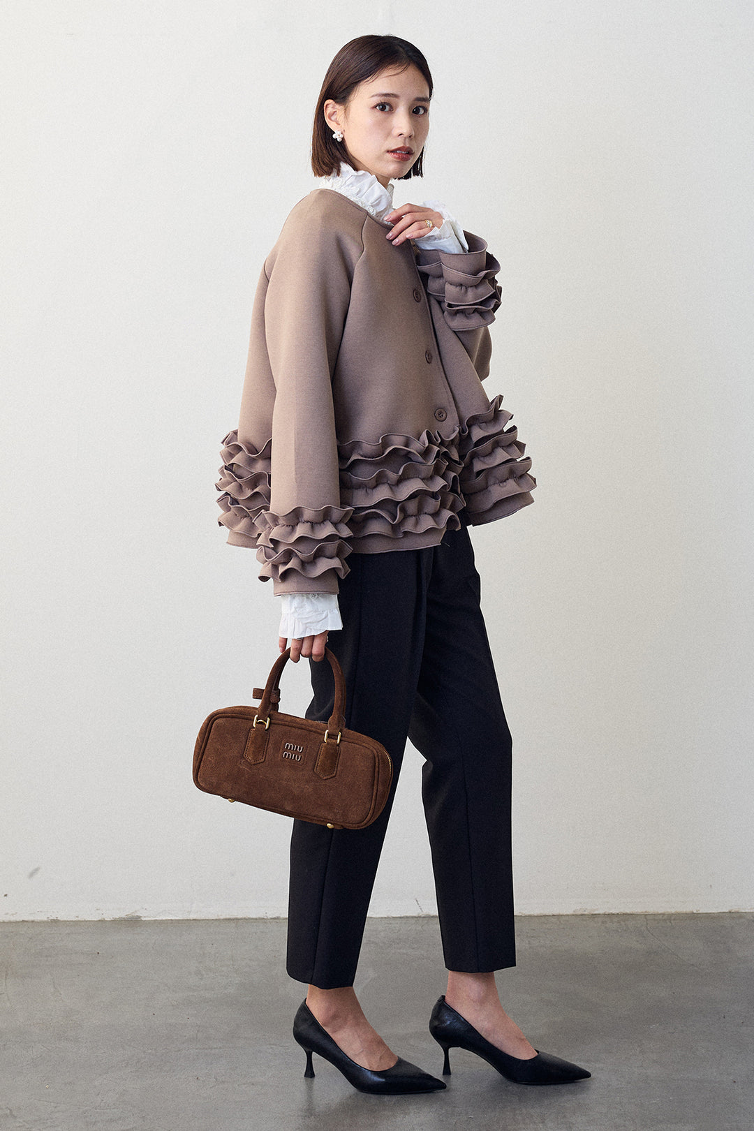 [予約/SET]ローズモチーフフリルカラーシャツ+フリルティアードボンディングクロップドコート+タックテーパードパンツ(3set)