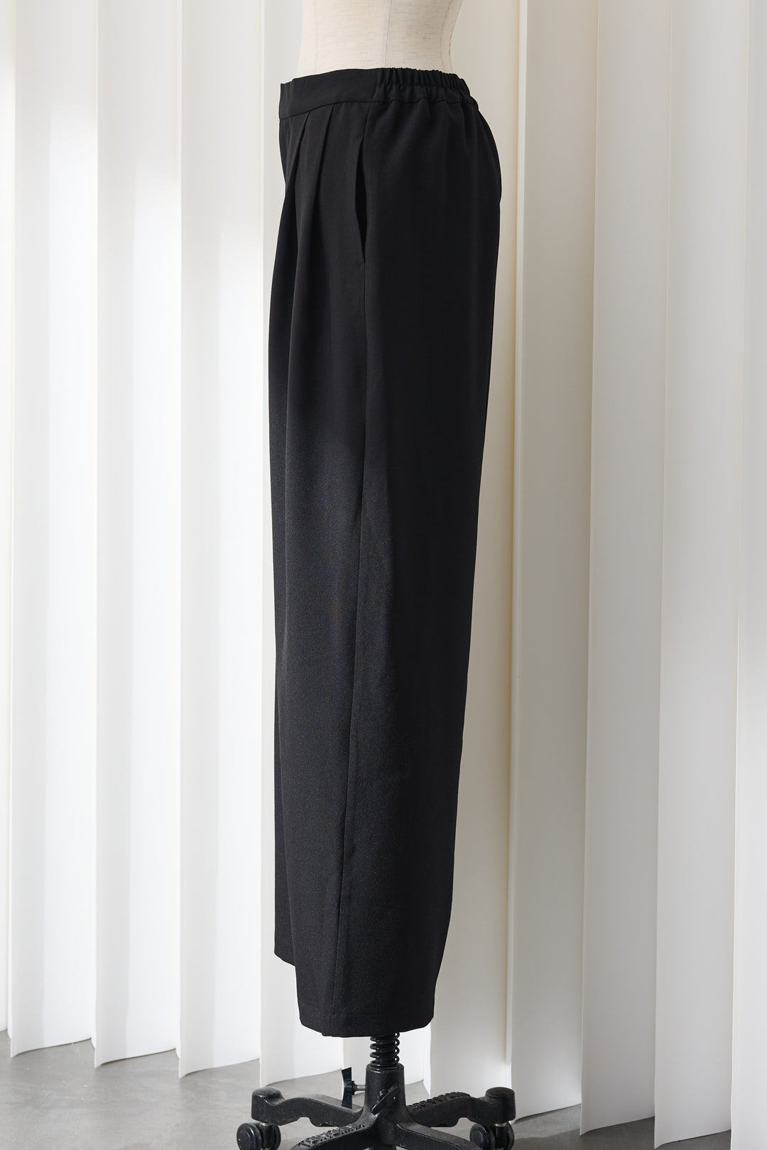[予約]リネンタッチタックストレートパンツ