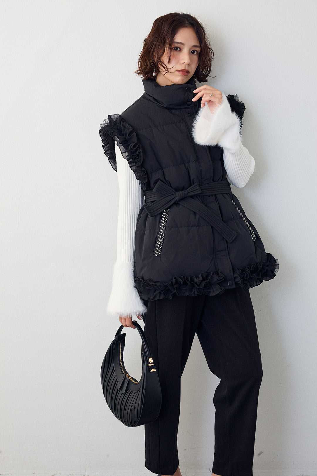 [予約/SET]フェザー切替スリーブフレアニット+フリルチュールスリーブ美ラインベスト+ウォームセンタープレス美ラインテーパードパンツ(3set)