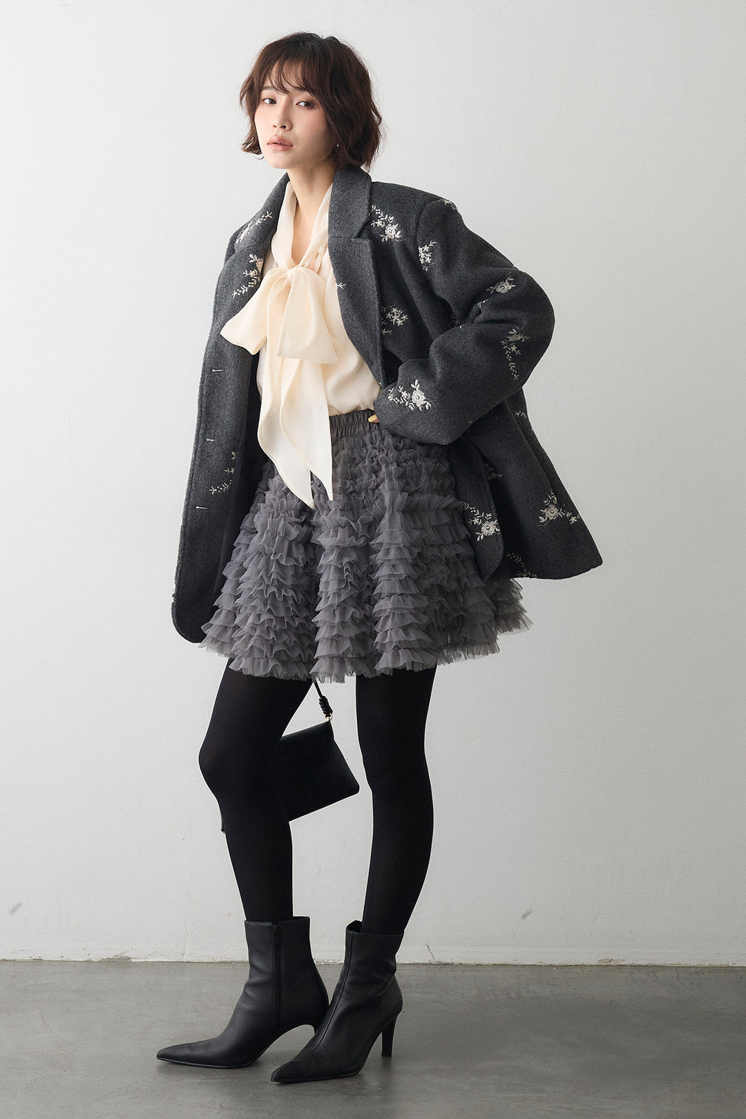 [予約/SET]前後2wayリボンシアーブラウス+フラワーエンブロイダリーモッサジャケット+ホイップチュールミニ丈スカート(3set)