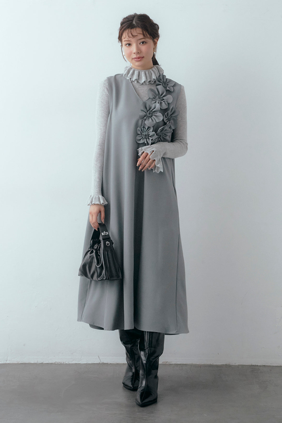 [予約/SET]ダブルフリルカラーニットプルオーバー+アシメフラワーモチーフVネックワンピース(2set)