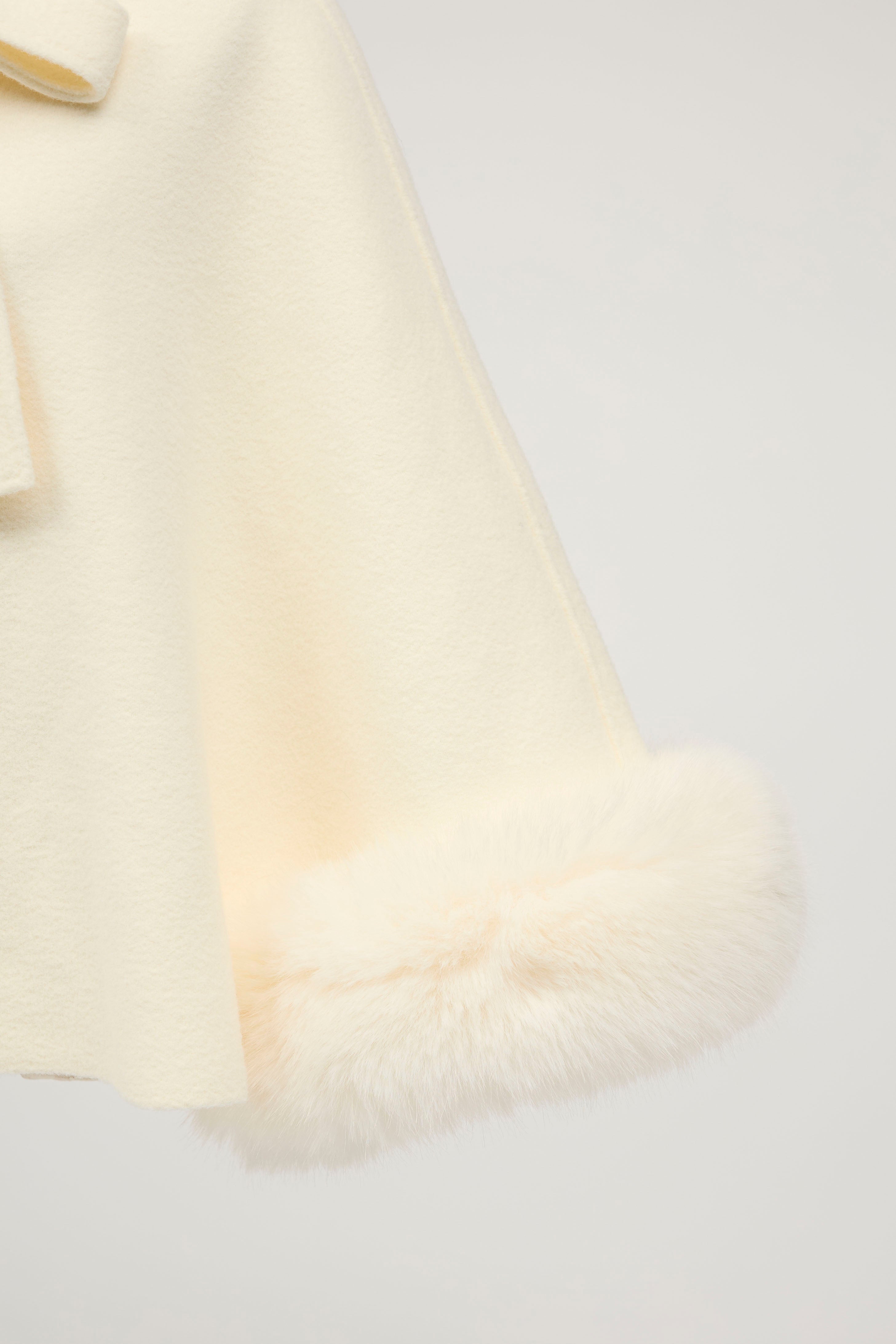 予約]ファーカフスリボンポンチョコート – Frene