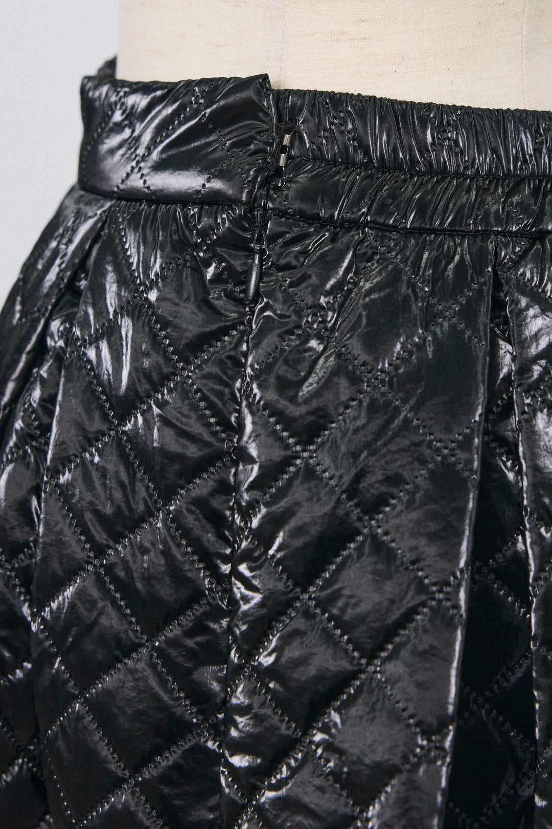 [予約]メタリックキルティングフレアスカート