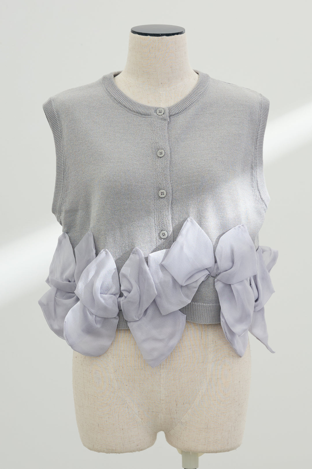 [予約]ヘムオーガンジーリボンスリーブレスニット