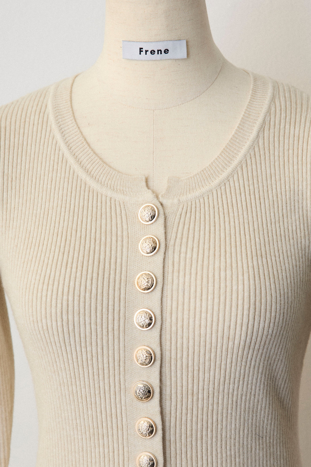 [予約]ファーフレアスリーブゴールドボタンニット