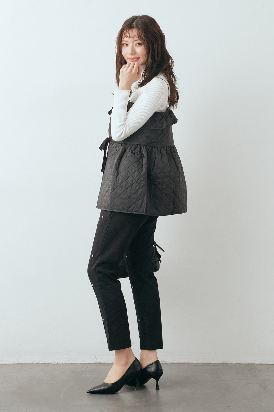 [予約/SET]ベーシックリブタートルニット+ダイヤキルトキャミビスチェ+センターシームランダムパールパンツ(3set)