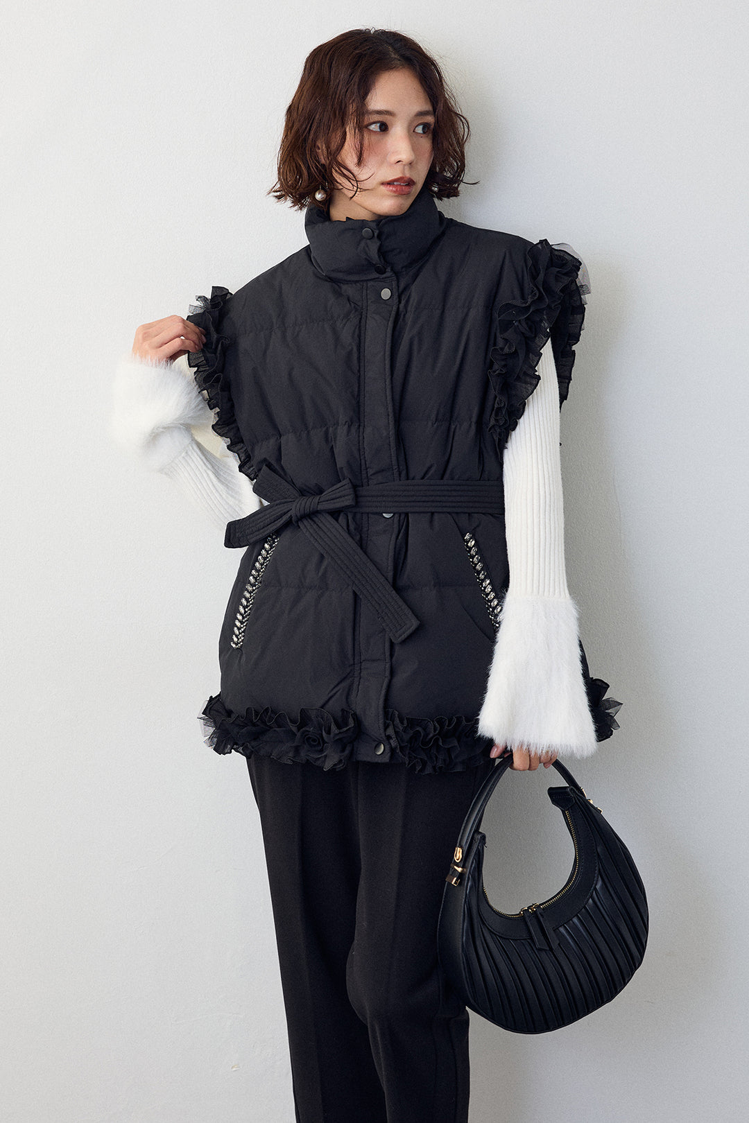 [予約/SET]フェザー切替スリーブフレアニット+フリルチュールスリーブ美ラインベスト+ウォームセンタープレス美ラインテーパードパンツ(3set)