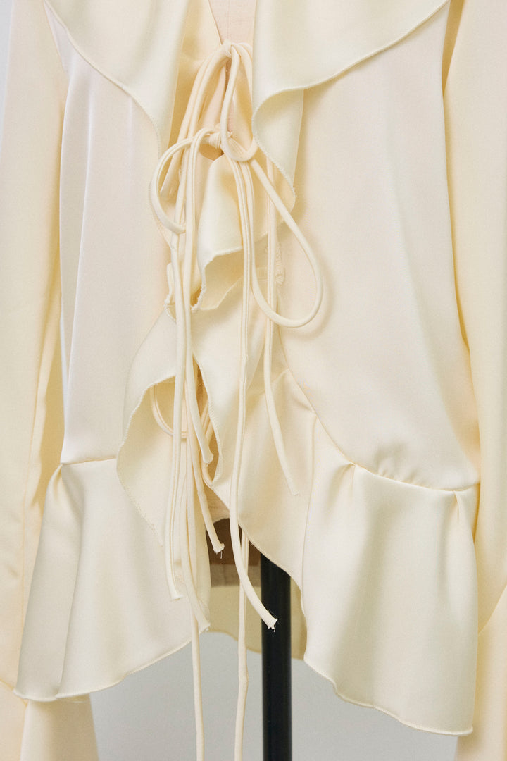 [予約]サテンフリルベルスリーブブラウス