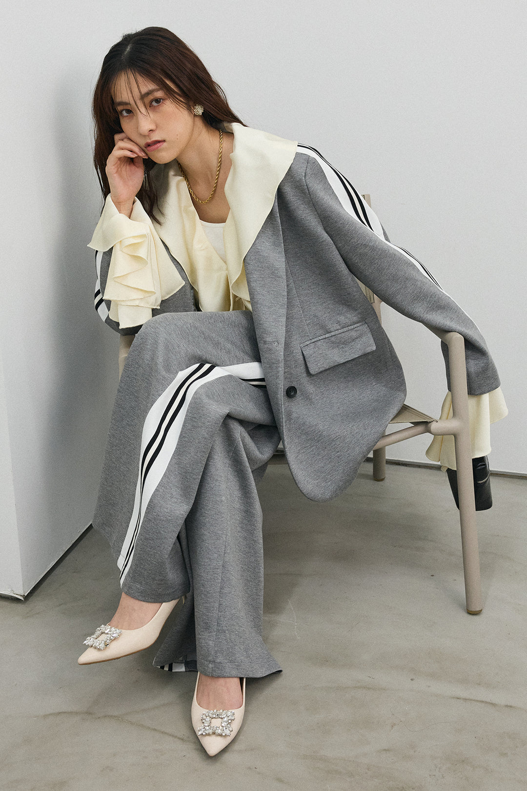 [予約/SET]サテンフリルベルスリーブブラウス+サイドラインマニッシュセットアップ(2set)