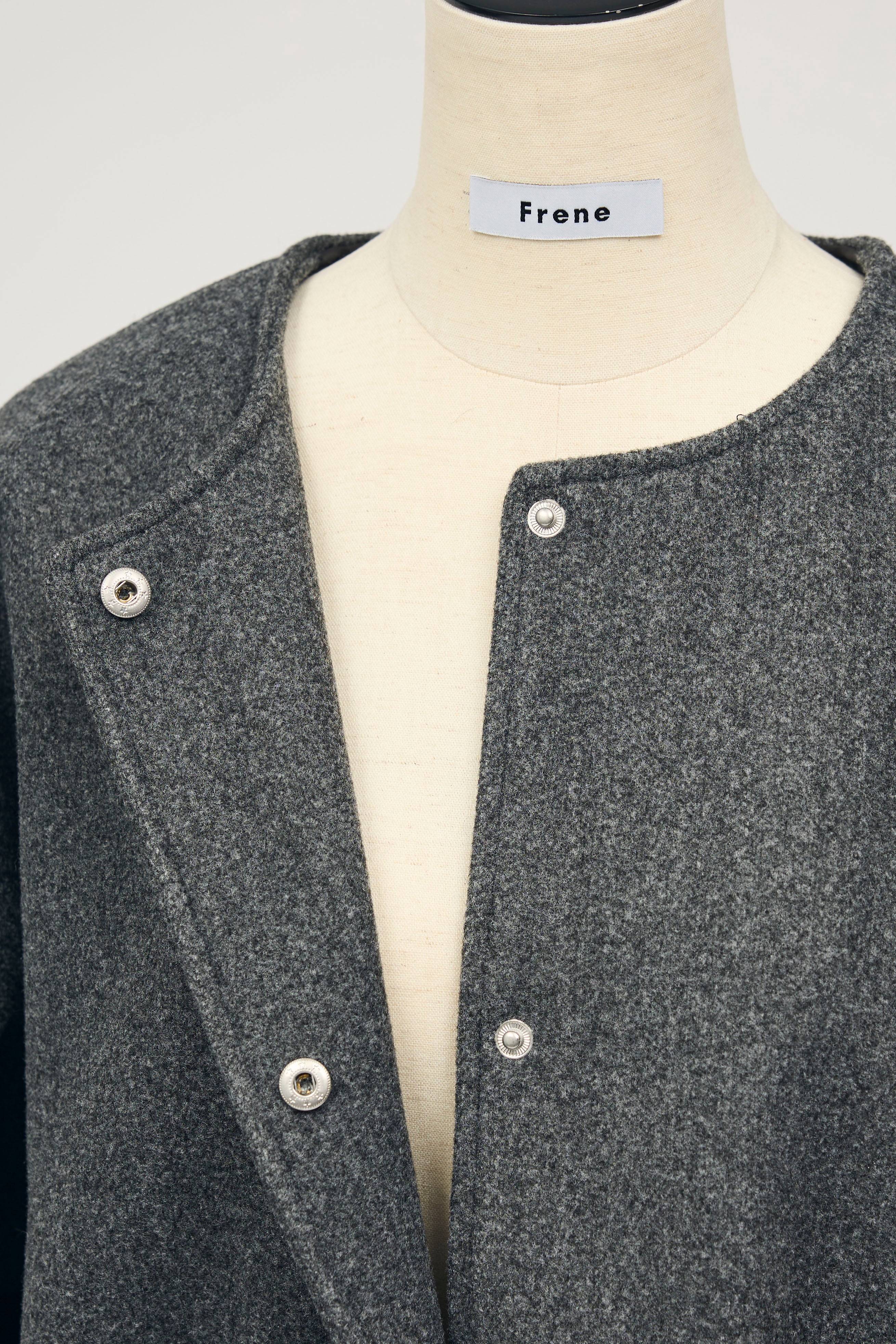 予約]ボアポケットノーカラーコート – Frene