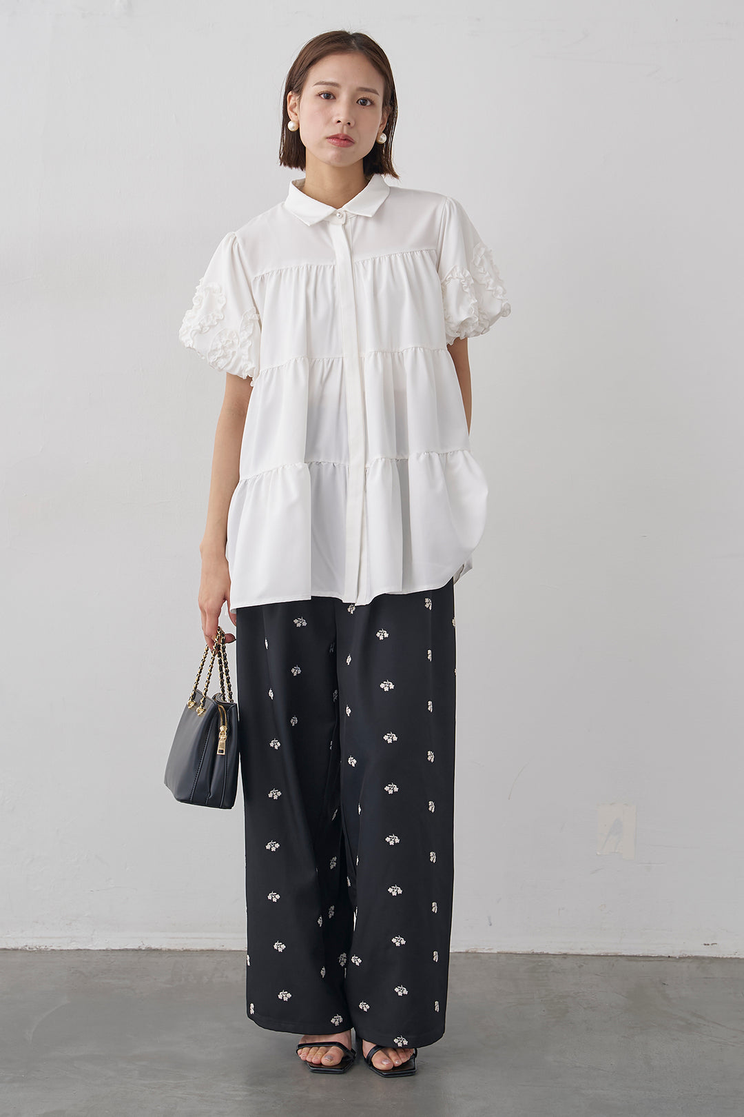 [予約/SET]フリルウェーブスリーブティアードブラウス+フラワー刺繍ツイルストレートパンツ(2set)