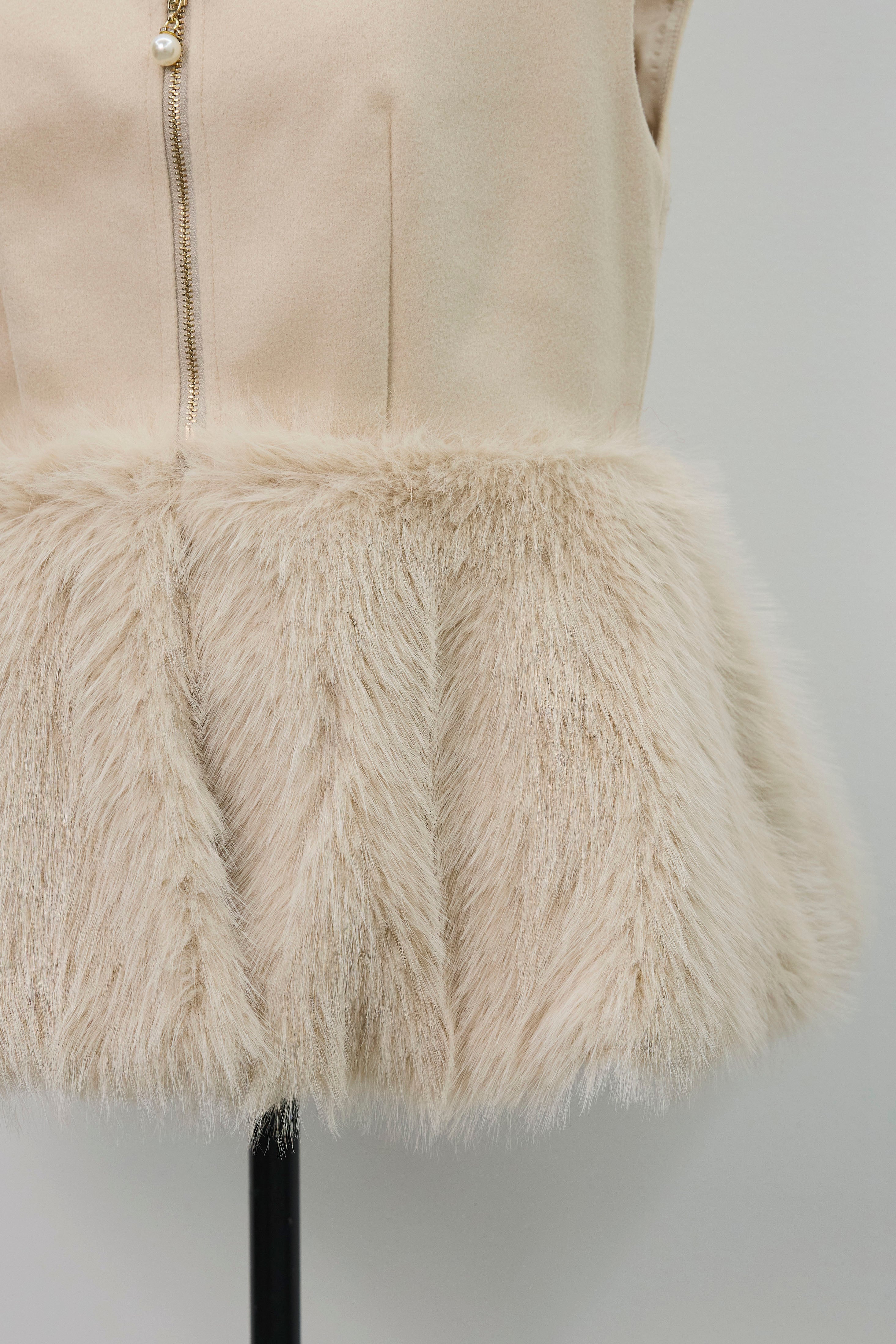 PRIORITY プライオリティ　Aラインドッキングファーベスト ベージュ PRIORITY プライオリティ Aラインドッキングファーベスト ベージュ