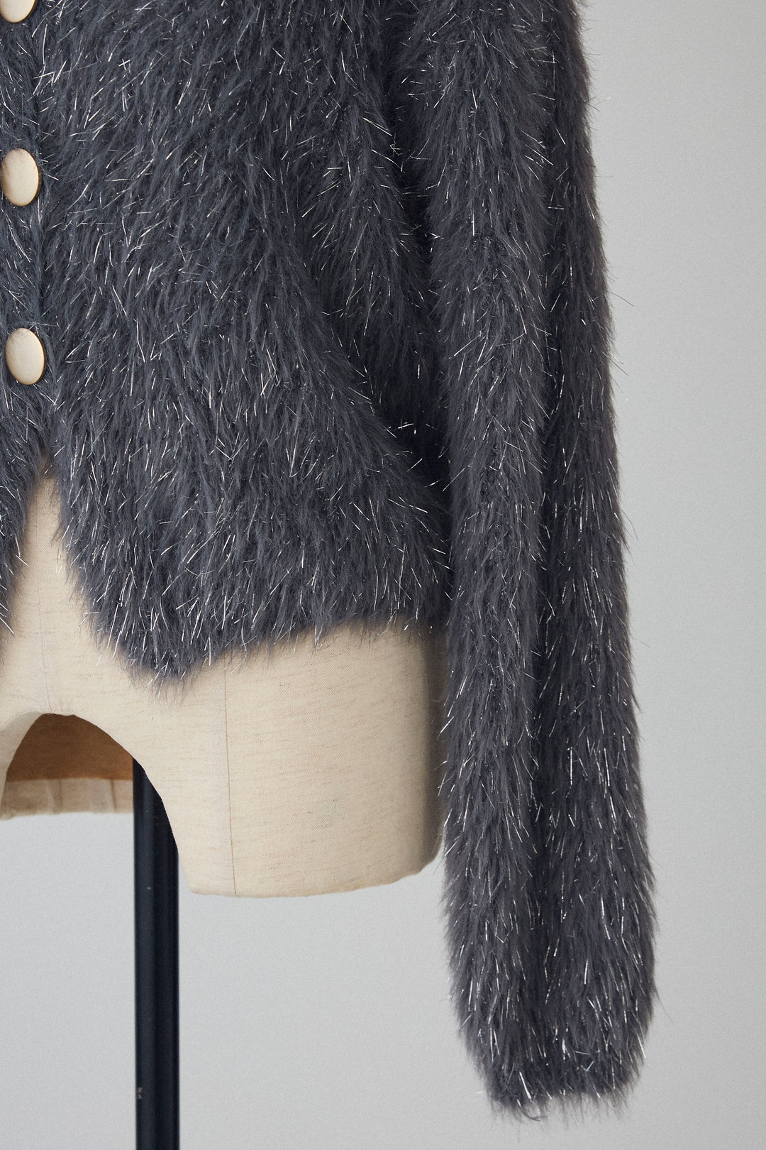 [予約]ゴールドボタンラメシャギーニット