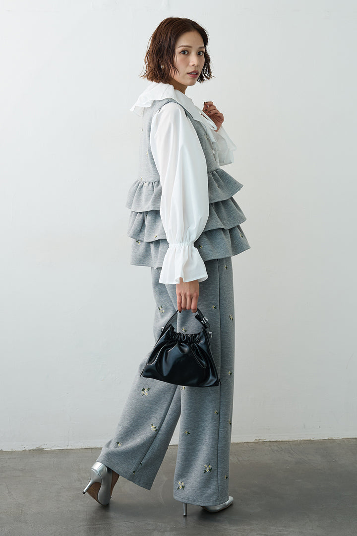 [予約/SET]エアリーフリルフレアカフスブラウス+フラワー刺繍ティアードポンチベスト+フラワー刺繍ストレートポンチパンツ(3set)