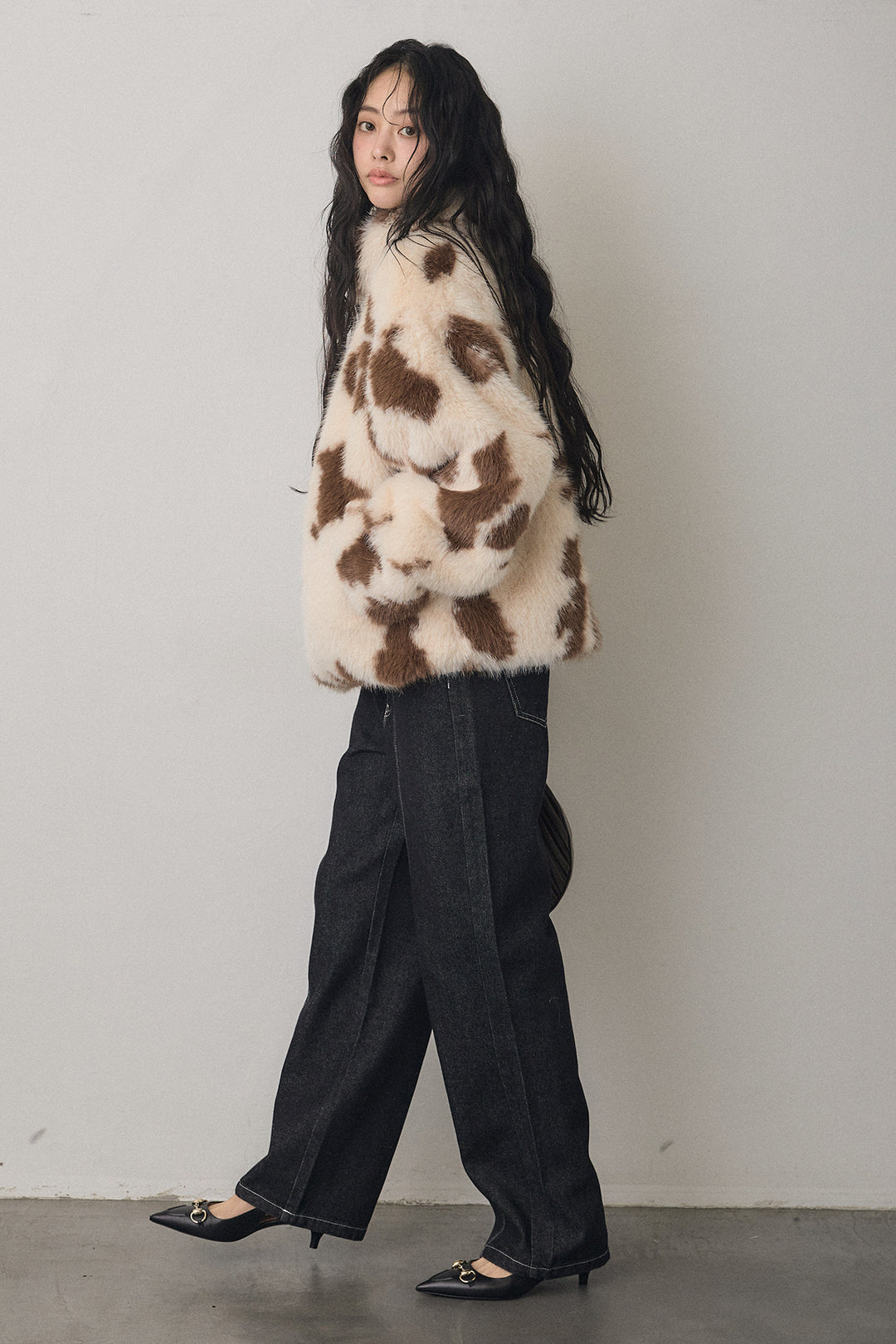 [予約/SET]COW柄スタンドファーライクコート+ウエストアシメデニムパンツ(2set)