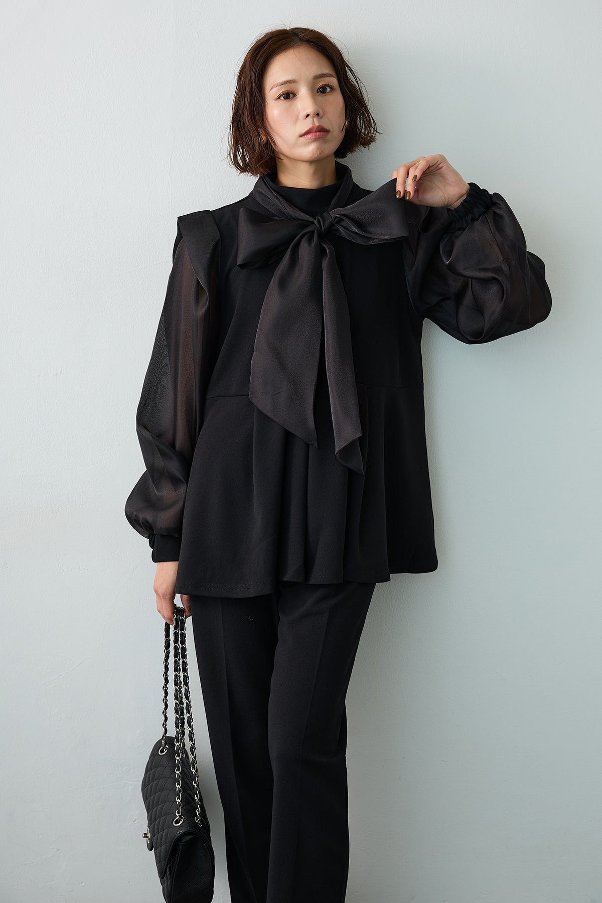 予約]シアーリボン異素材ドッキングペプラムブラウス – Frene