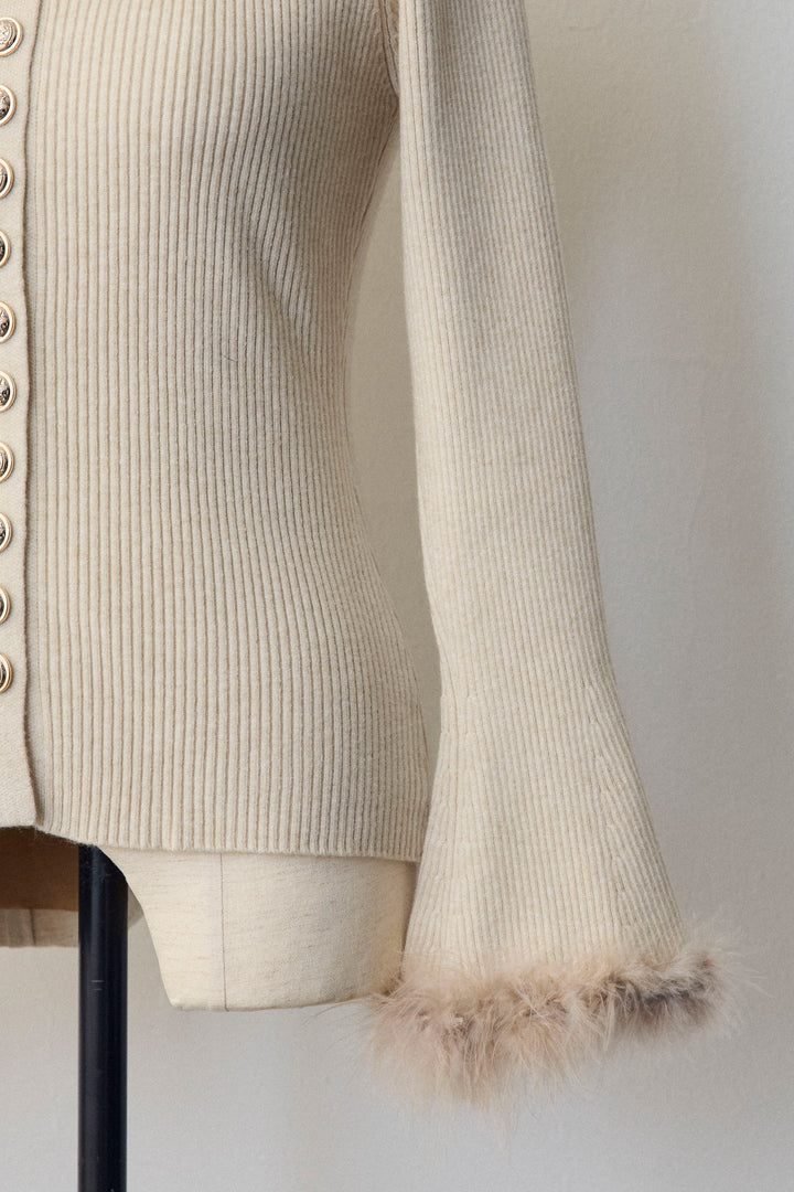 [予約]ファーフレアスリーブゴールドボタンニット