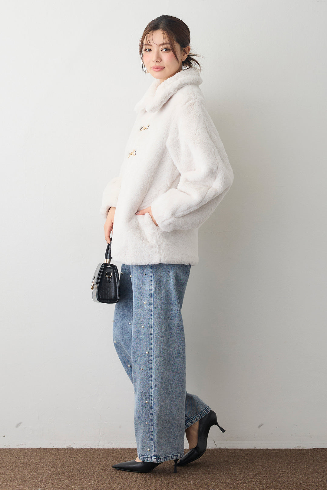 [予約/SET]ビット付きフェイクファーコート+パールスタッズストレートハイウエストデニム(2set)