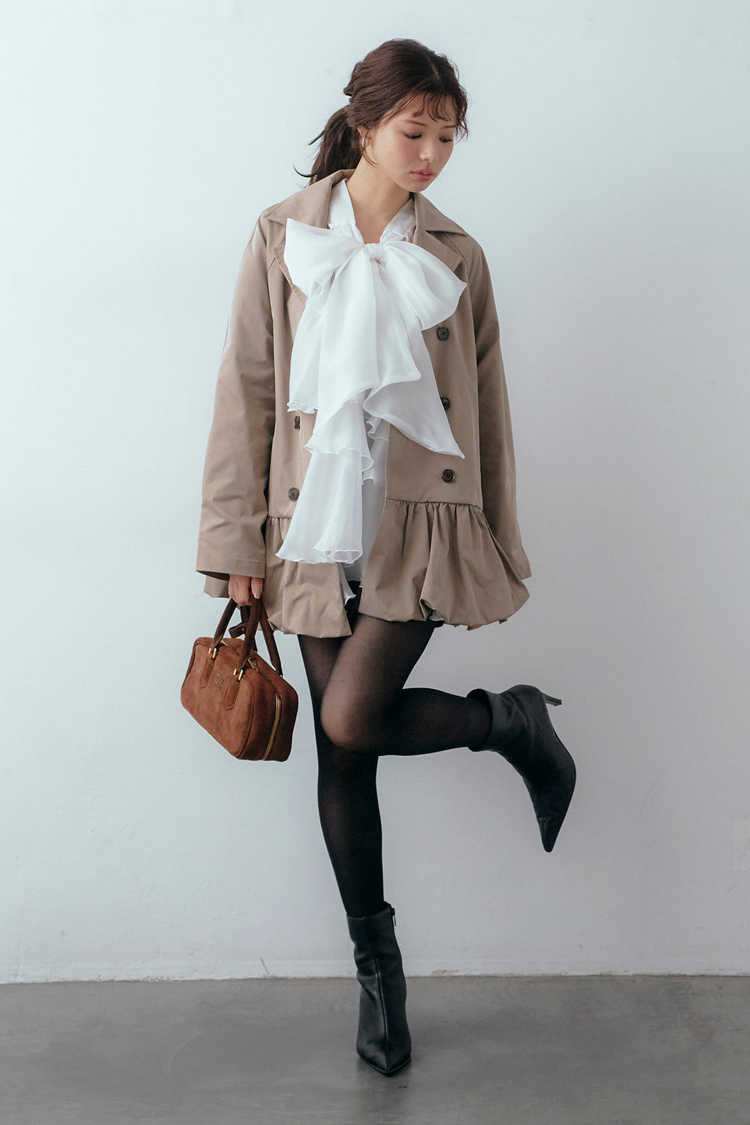 [予約/SET]フロントBIGリボンティアードエアリーチュニック+バルーンヘムミディ丈トレンチコート+メランジニットショートパンツ(3set)