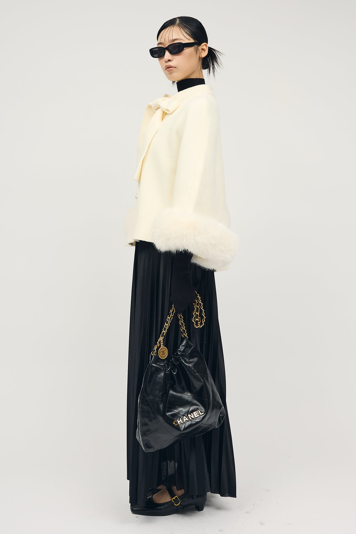 予約/SET]ファーカフスリボンポンチョコート+シャイニープリーツサテン