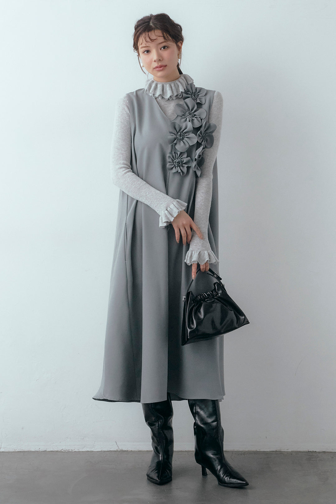 [予約/SET]ダブルフリルカラーニットプルオーバー+アシメフラワーモチーフVネックワンピース(2set)