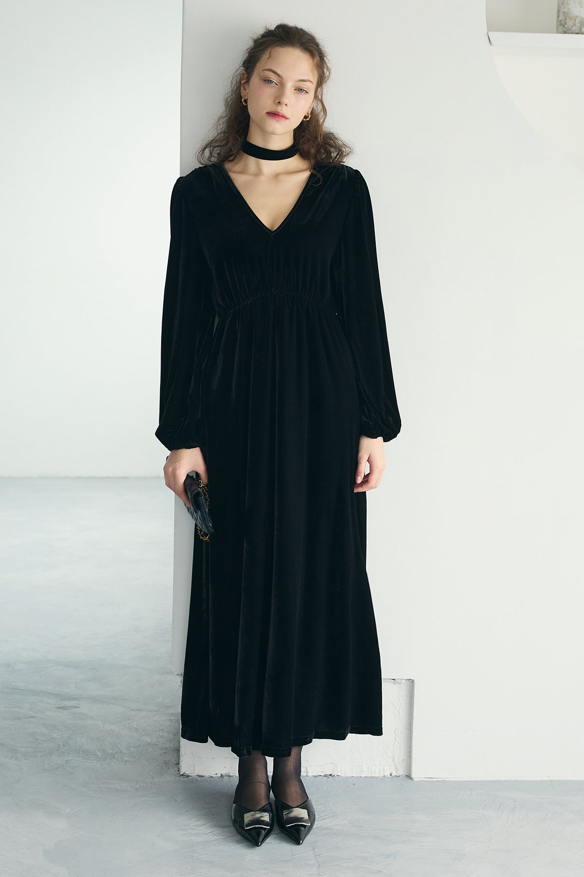 予約]Vネックベロアロングワンピース – Frene
