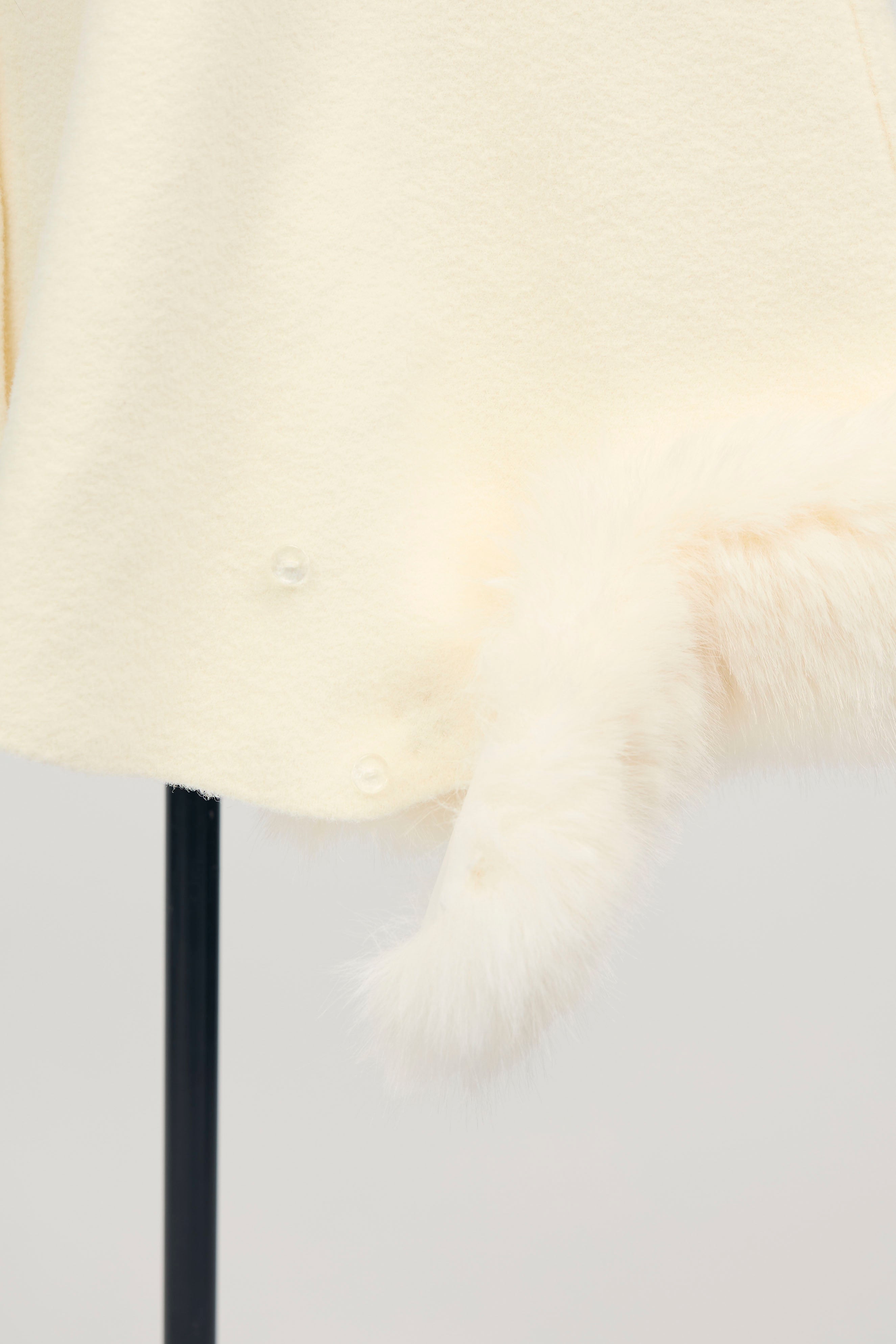 予約]ファーカフスリボンポンチョコート – Frene