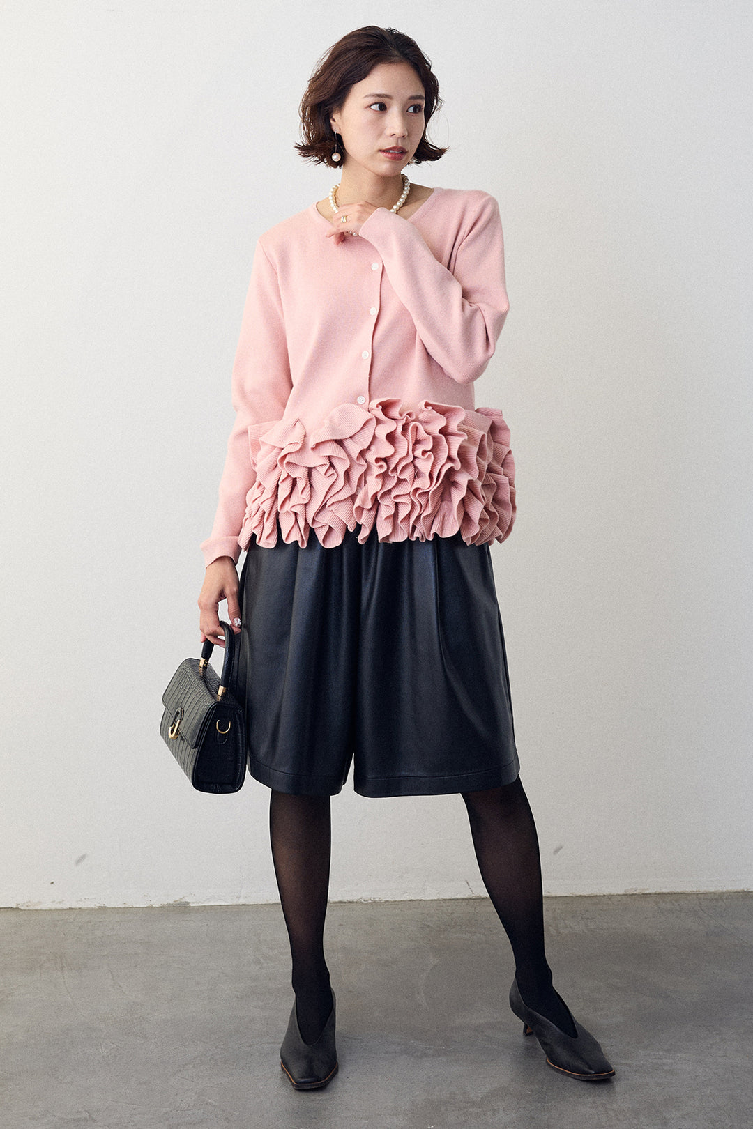 [予約/SET]フリルホイップニットカーディガン+レザーライクハーフパンツ(2set)