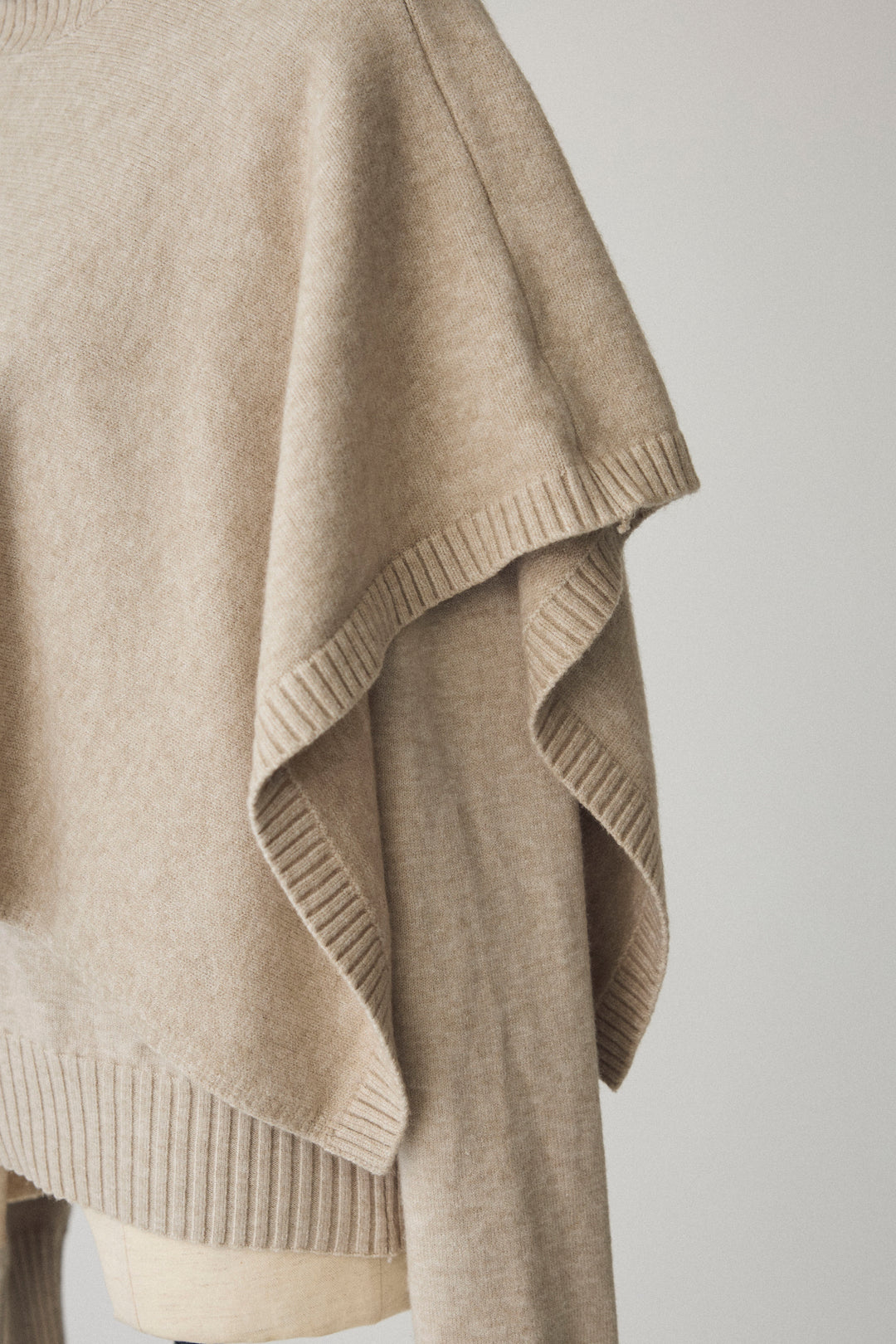 [予約]アシメケープ2wayニット