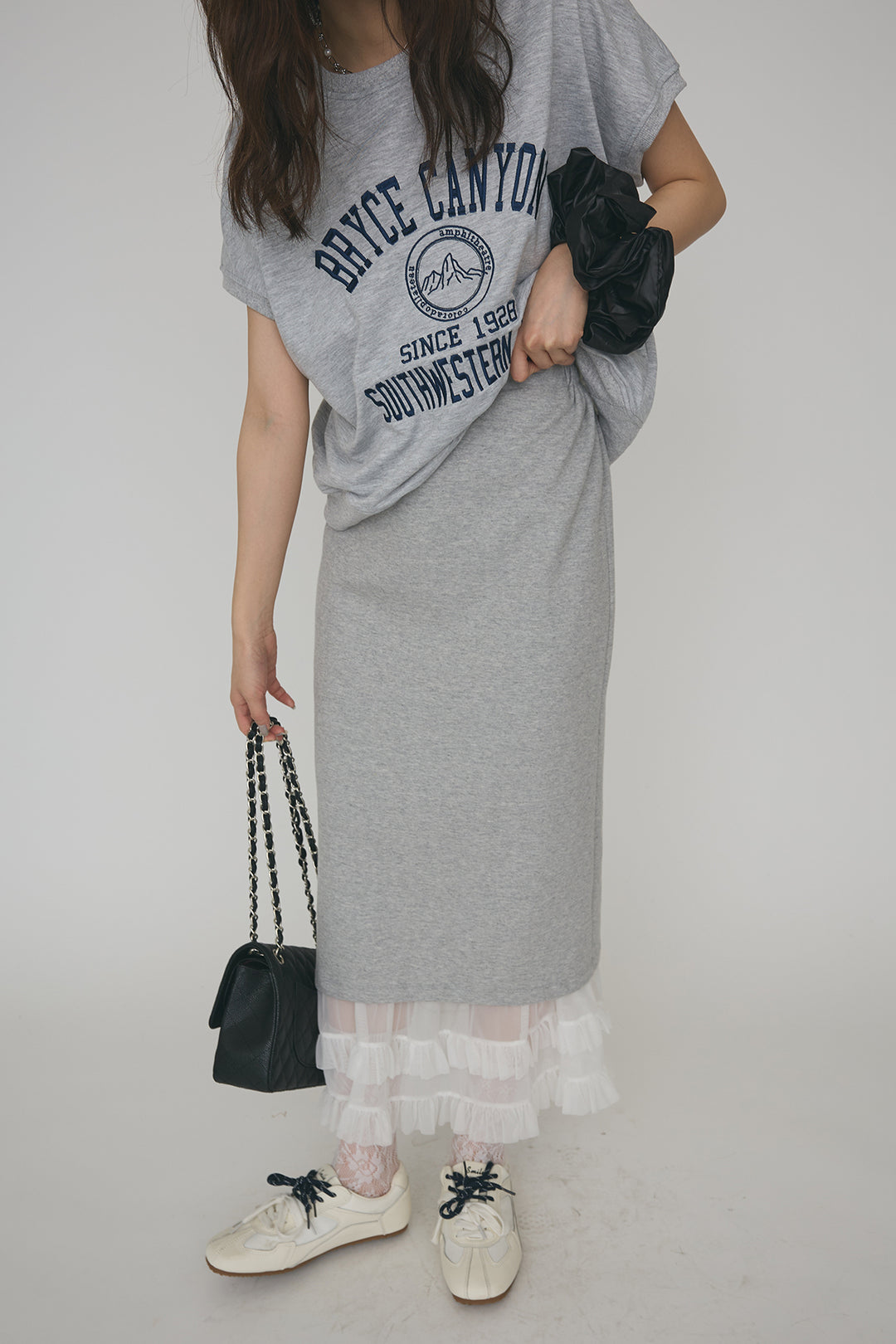 [予約/SET]ロゴ刺繍デザインリブカットT+フリルヘムスウェットスリットスカート(2set)