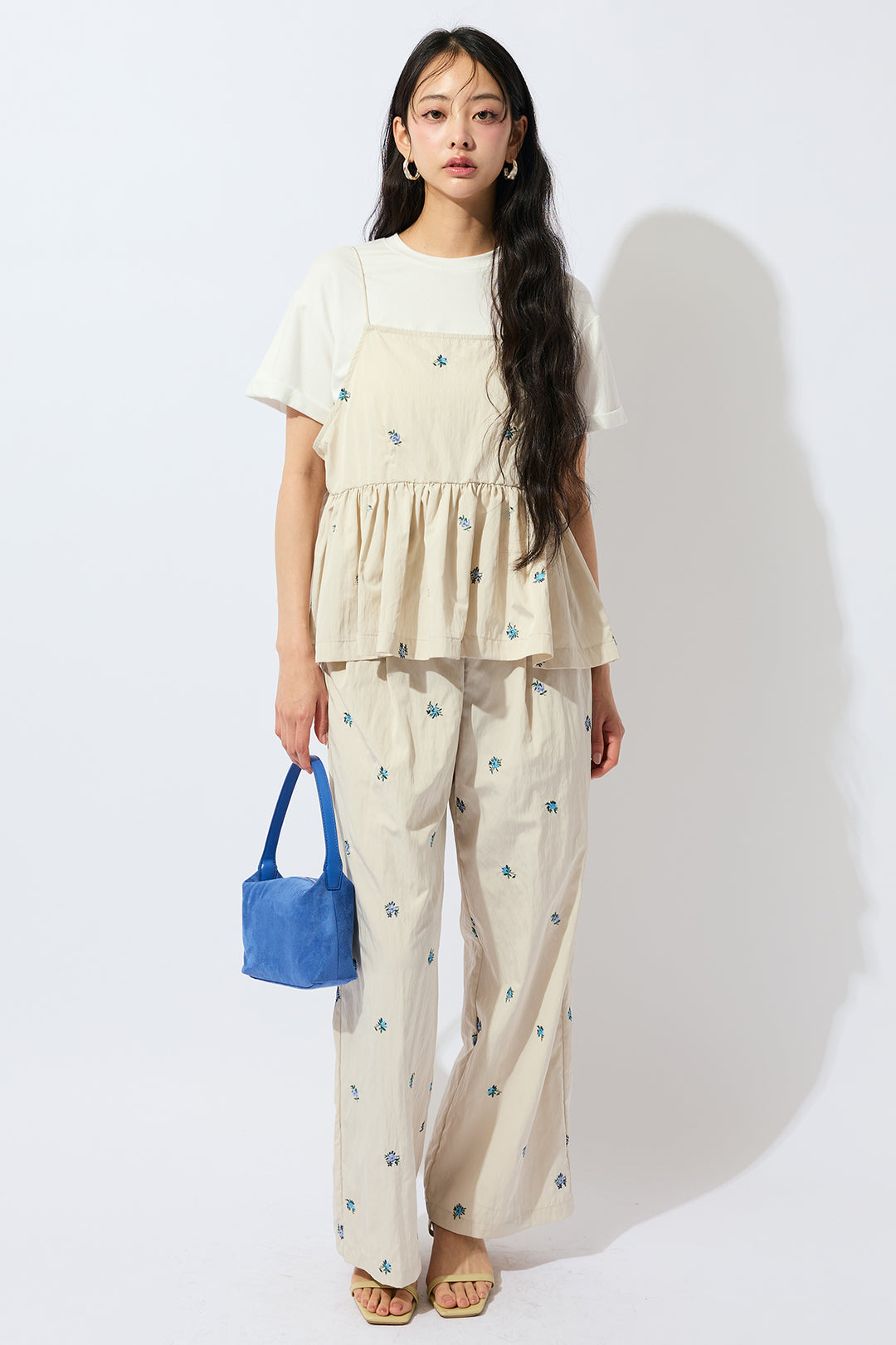 [予約/SET]ベーシック美ラインTシャツ+フラワー刺繍タフタキャミトップス+フラワー刺繍タフタストレートパンツ(3set)