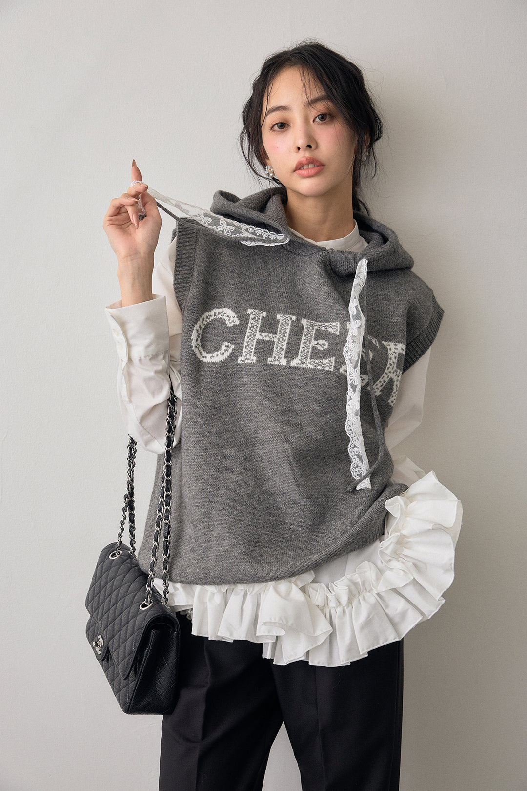 [予約/SET]パネルフレアヘムシャツ+レースリボンロゴフードスリーブレスニット+タックテーパードパンツ(3set)