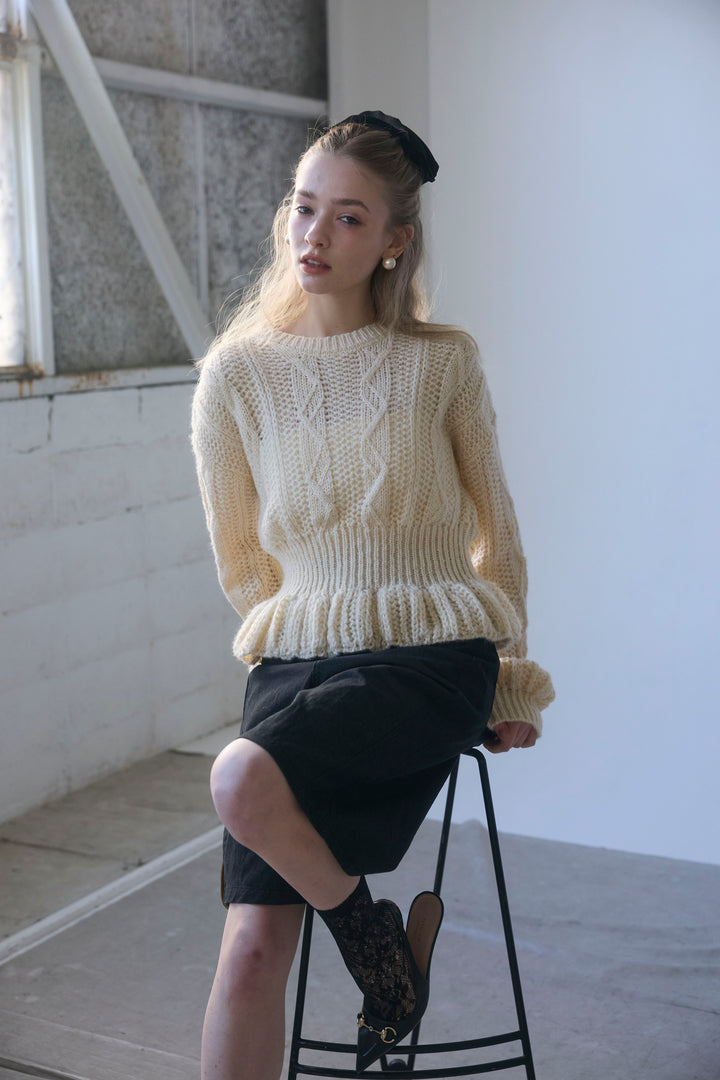 [予約]ケーブル編ミニペプラムニット