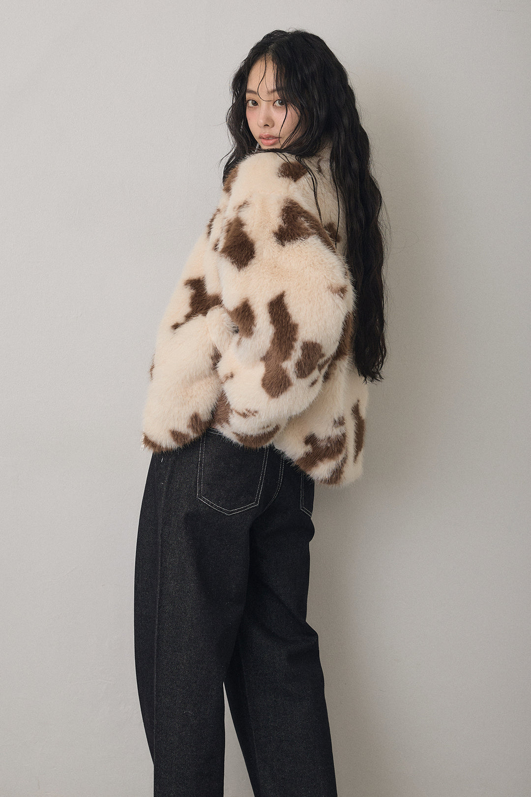 [予約/SET]COW柄スタンドファーライクコート+ウエストアシメデニムパンツ(2set)