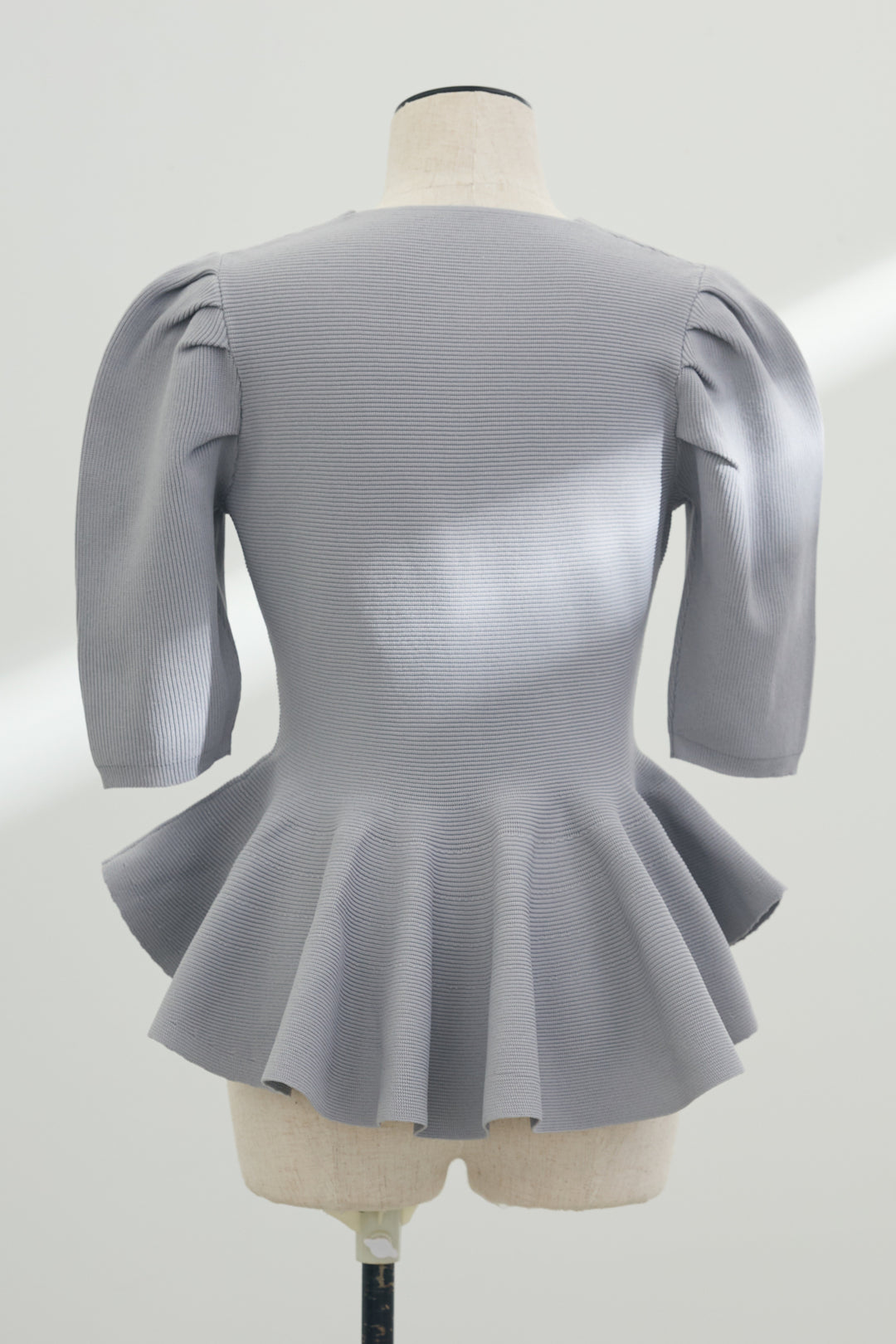 [予約]美ラインペプラムハーフスリーブニット