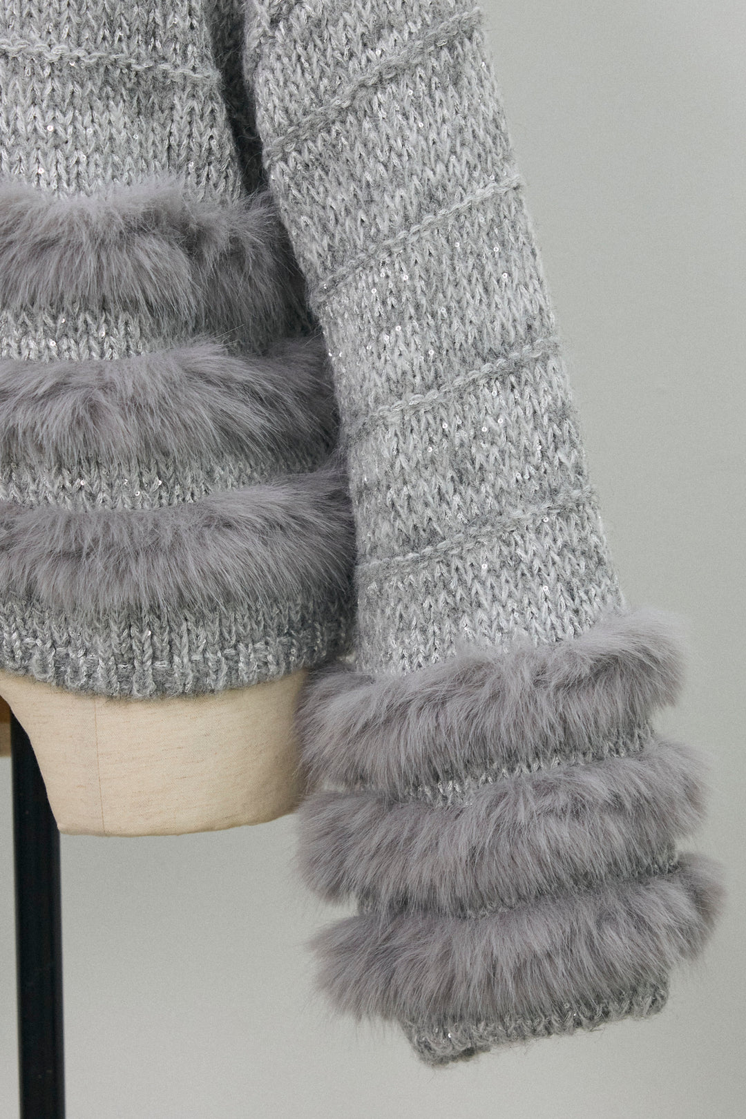 [予約]ネックビジューラインファーニットカーデ