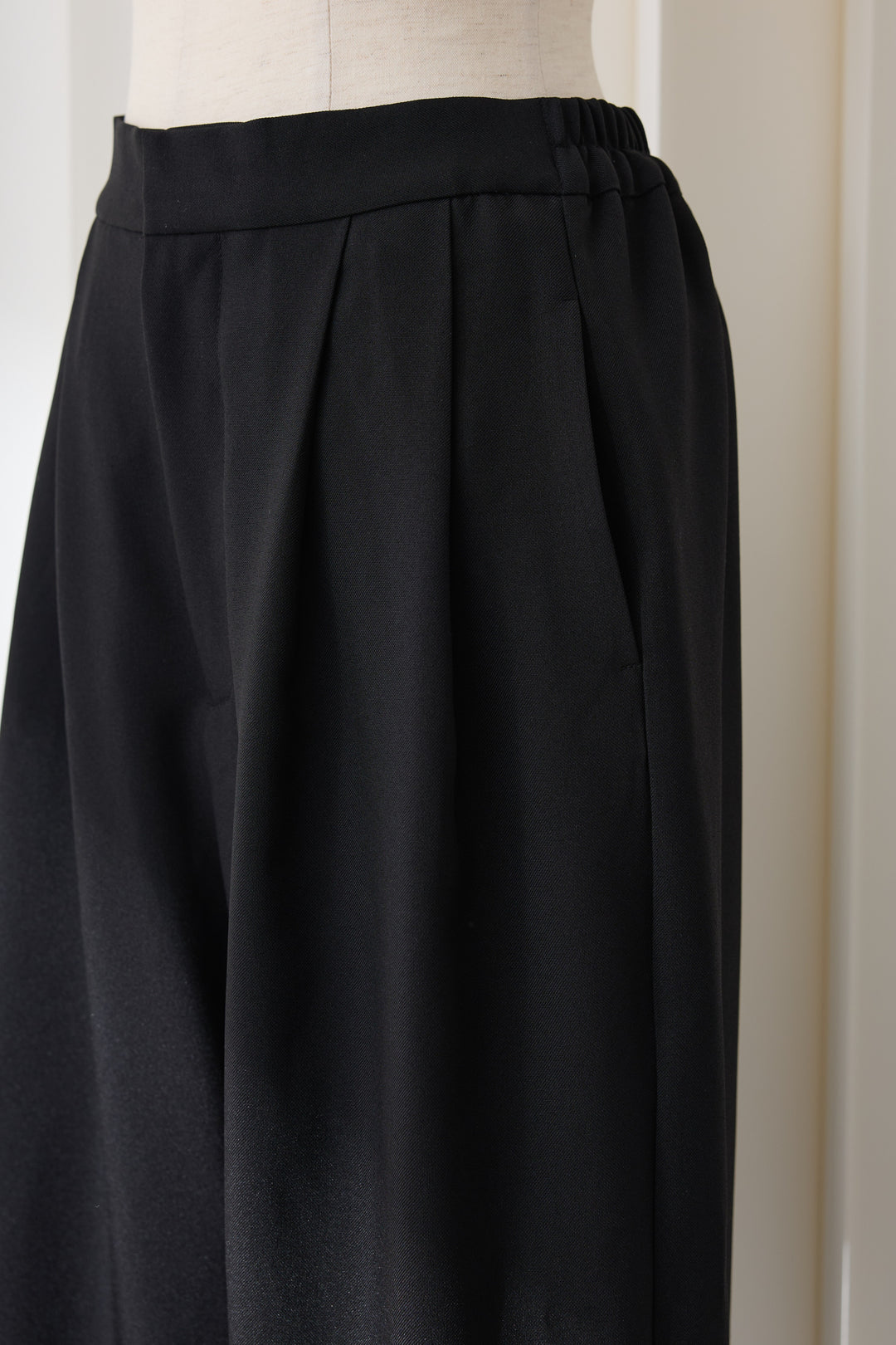 [予約]リネンタッチタックストレートパンツ