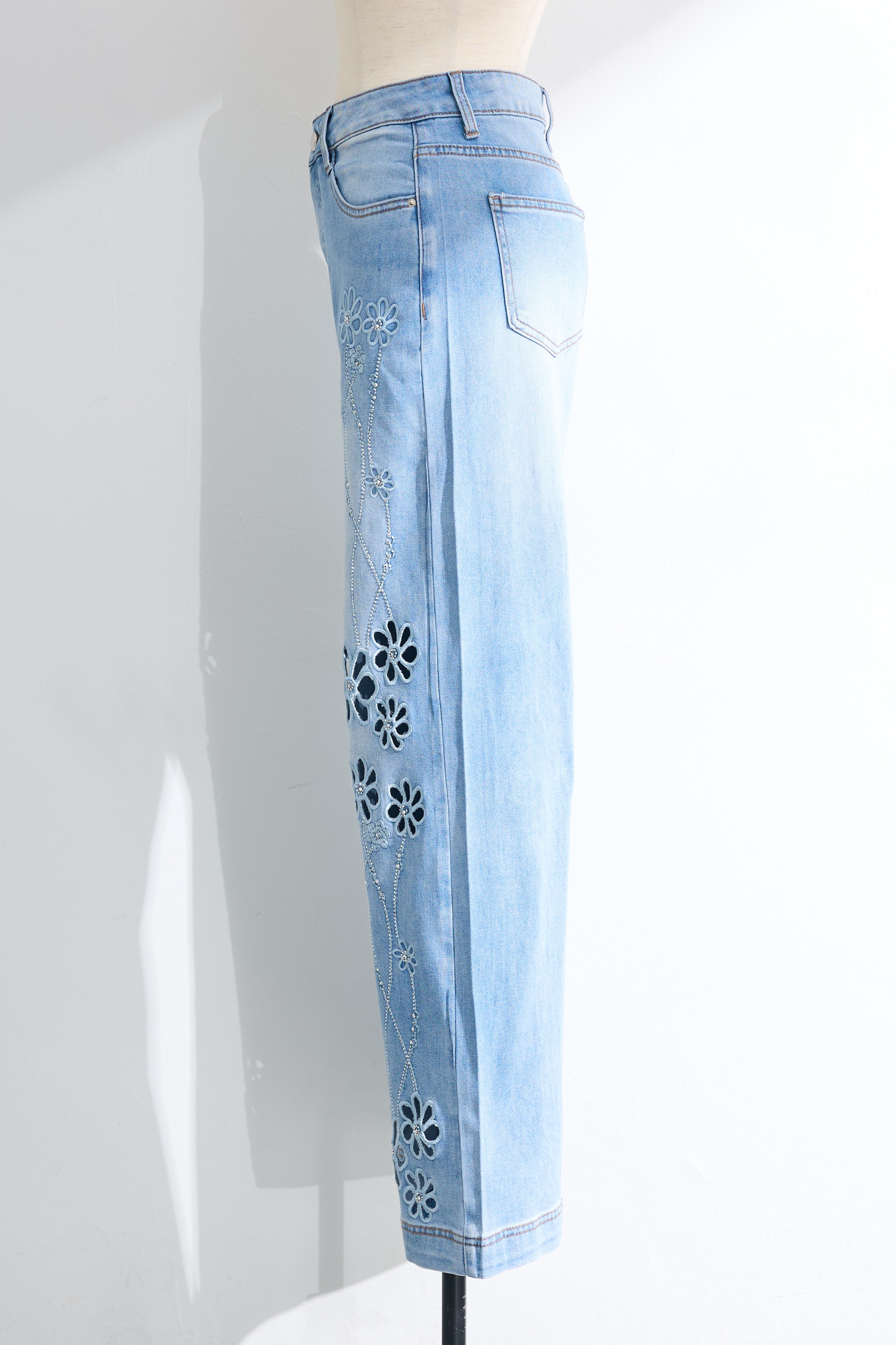 予約]フラワーカットワークエンブロイダリーデニムパンツ – Frene