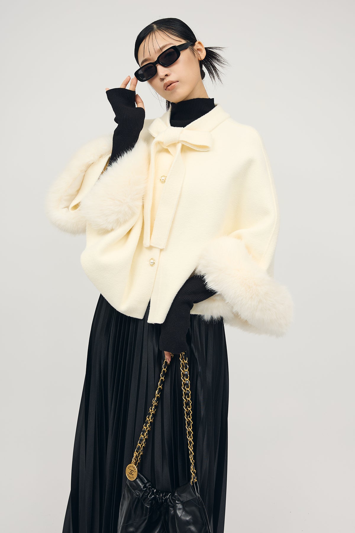 予約/SET]ファーカフスリボンポンチョコート+シャイニープリーツサテン