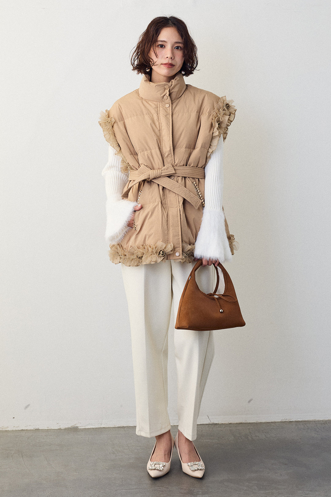 [予約/SET]フェザー切替スリーブフレアニット+フリルチュールスリーブ美ラインベスト+ウォームセンタープレス美ラインテーパードパンツ(3set)