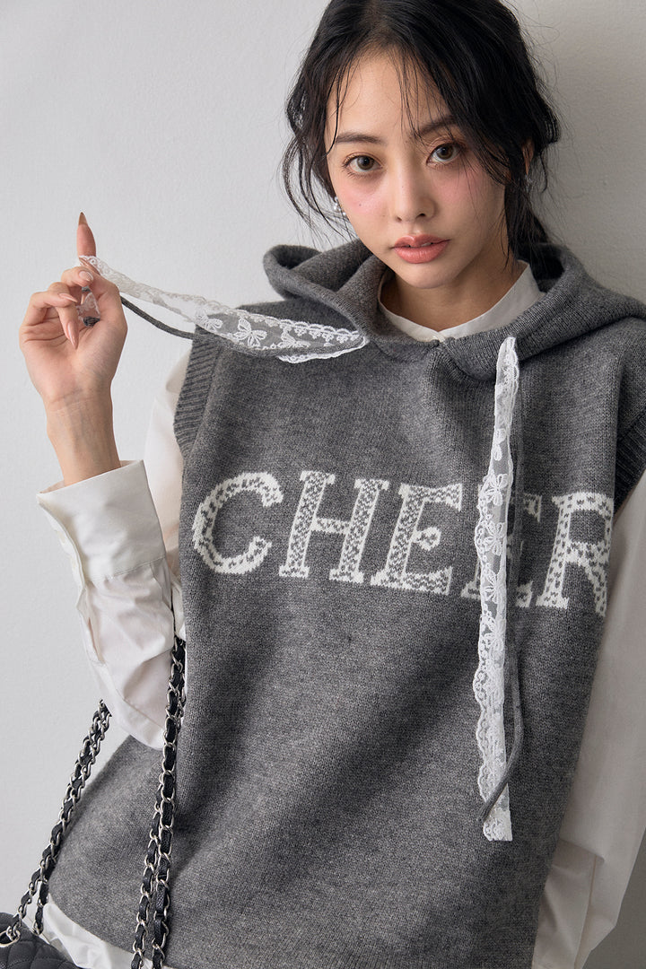 [予約]レースリボンロゴフードスリーブレスニット