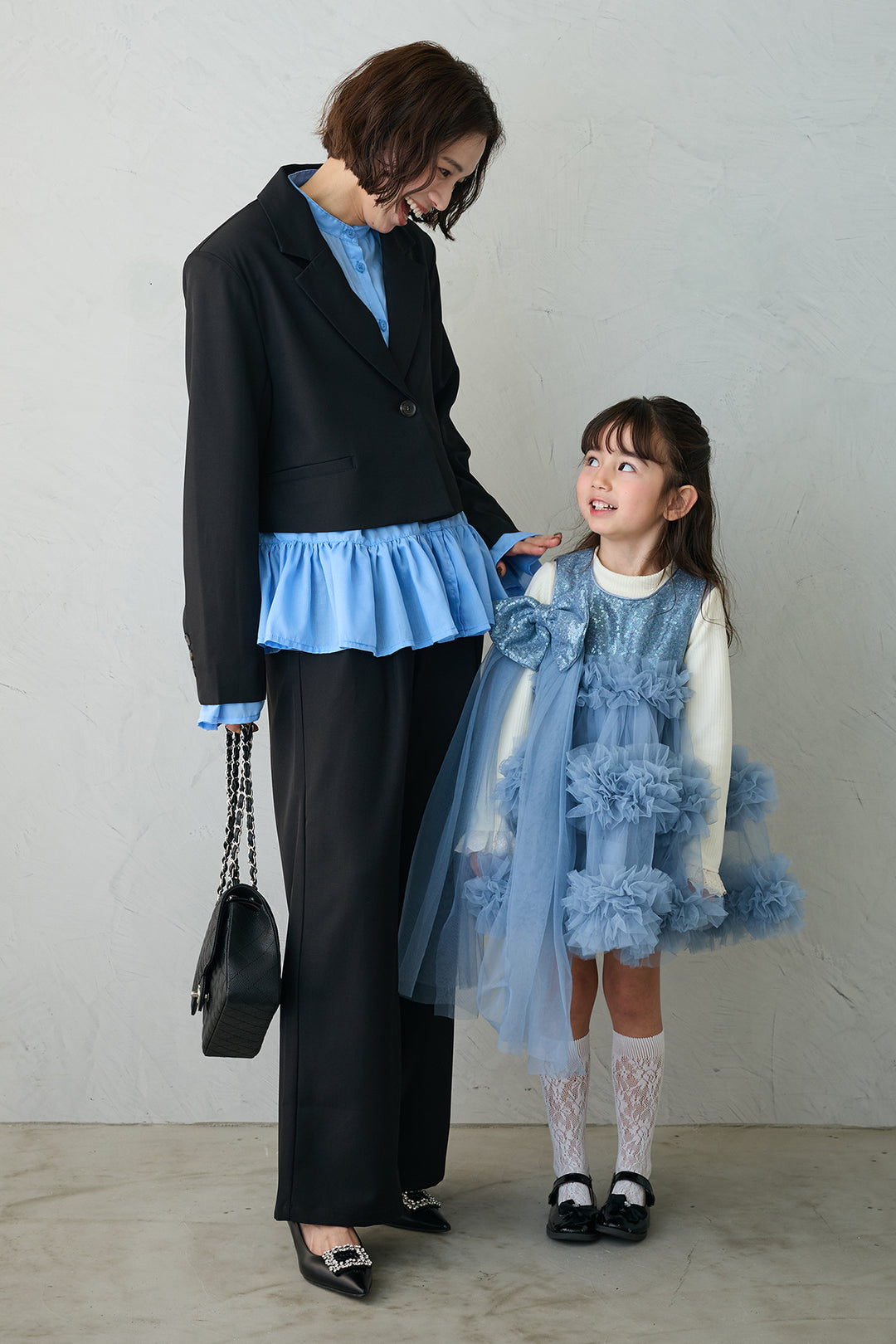 [予約/親子SET][kids]スパンコールリボンホイップチュールワンピセット+フリルヘムスリーブブラウス+クロップドマニッシュシンプルジャケット+ツイルシンプルストレートパンツ(4set)